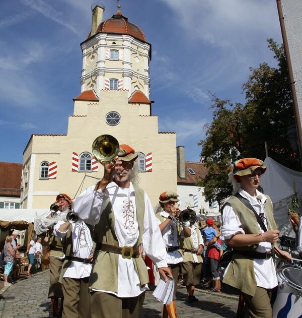 Fanfarengruppe bei Festumzug