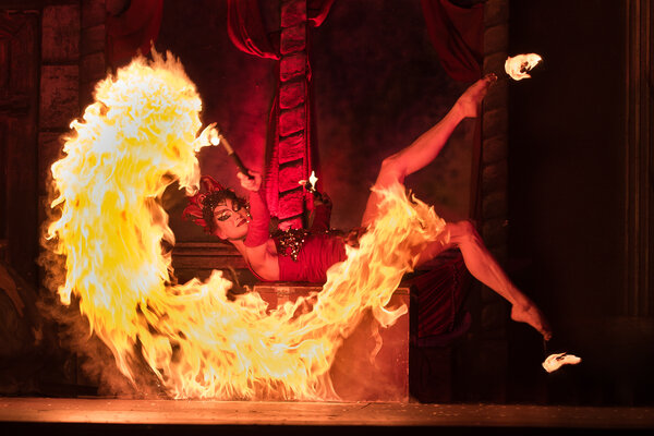 Hexe Roxana: Feuershow