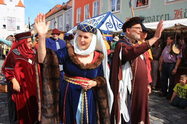 B&uuml;rgermeister Klaus Habermann mit Gemahlin beim Festumzug