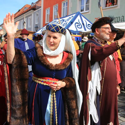 Bürgermeister Klaus Habermann mit Gemahlin beim Festumzug
